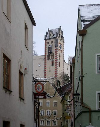 Der Uhrenturm des Hohen Schlosses in Füssen am Lech, Ostallgäu Der Uhrenturm des Hohen Schlosses in Füssen am Lech, Ostallgäu