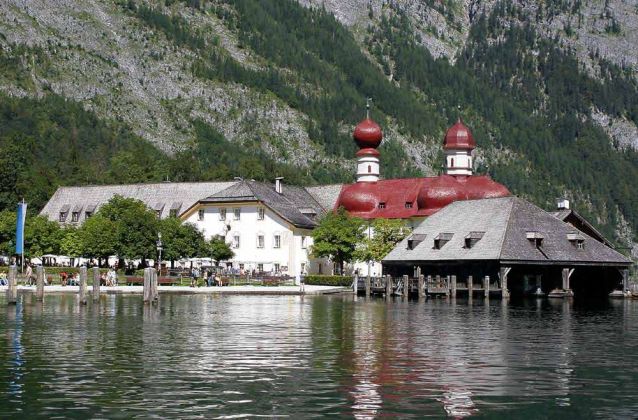 Königssee, die Wallfahrtskapelle St. Bartholomä - Berchtesgadener Land Königssee, die Wallfahrtskapelle St. Bartholomä - Berchtesgadener Land