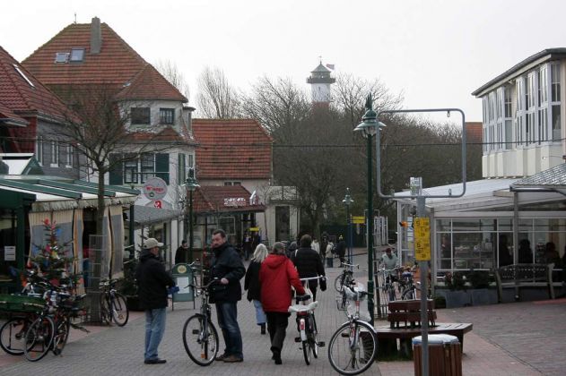 Zedeliusstrasse, die Hauptfussgängerzone von Wangerooge Zedeliusstrasse, die Hauptfussgängerzone von Wangerooge
