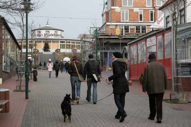 Zedeliusstrasse, die Hauptfussgängerzone von Wangerooge Zedeliusstrasse, die Hauptfussgängerzone von Wangerooge