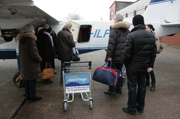 Nordseeinsel Wangerooge - Im Inselflieger Britten-Norman BN-2 zurück nach Harle Nordseeinsel Wangerooge - Im Inselflieger Britten-Norman BN-2 zurück nach Harle