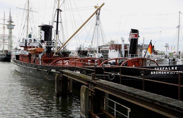 Bergungsschlepper Seefalke und Walfänger Rau IX, Museumshafen - Schifffahrtsmuseum Bremerhaven Bergungsschlepper Seefalke und Walfänger Rau IX, Museumshafen - Schifffahrtsmuseum Bremerhaven
