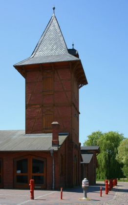Bergringstadt Teterow, das Mühlenviertel - das historische Feuerwehrspritzenhaus mit dem Feuerwehr-Museum am Mühlenteich Bergringstadt Teterow, das Mühlenviertel - das historische Feuerwehrspritzenhaus mit dem Feuerwehr-Museum am Mühlenteich