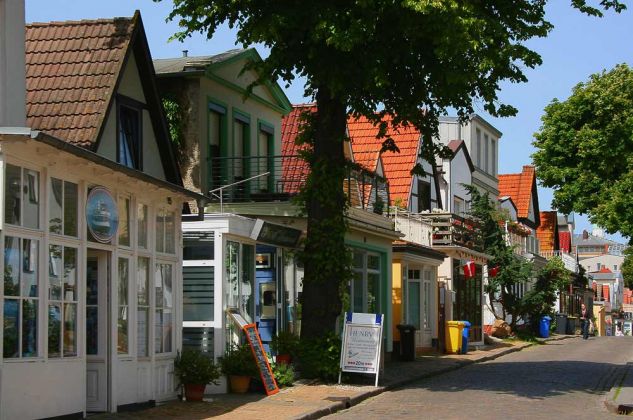 Liebevoll renovierte Kapitänshäuser am Alten Strom - Ostseebad Warnemünde, Mecklenburg-Vorpommern Liebevoll renovierte Kapitänshäuser am Alten Strom - Ostseebad Warnemünde, Mecklenburg-Vorpommern