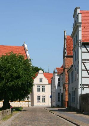 Die Barlach-Stadt Güstrow -  Impressionen am Domplatz