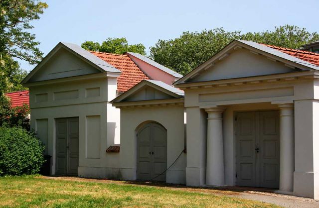Die Barlach-Stadt Güstrow - die klassizistischen Grufthäuser auf dem Gertrudenfriedhof Die Barlach-Stadt Güstrow - die klassizistischen Grufthäuser auf dem Gertrudenfriedhof