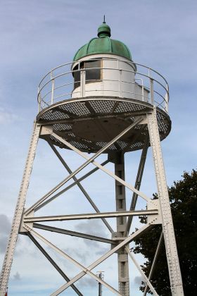 Das ehemalige Unterfeuer Sandstedt, Höhe 11,3 Meter, Baujahr 1898 - als Museumsstück zum Schifffahrtsmuseum Bremerhaven versetzt Das ehemalige Unterfeuer Sandstedt, Höhe 11,3 Meter, Baujahr 1898 - als Museumsstück zum Schifffahrtsmuseum Bremerhaven versetzt
