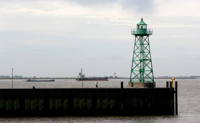 Das Südmolenfeuer an der Geestemündung in Bremerhaven - die 14 Meter hohe Gitterbake Geeste S wurde 1925 errichtet Das Südmolenfeuer an der Geestemündung in Bremerhaven - die 14 Meter hohe Gitterbake Geeste S wurde 1925 errichtet