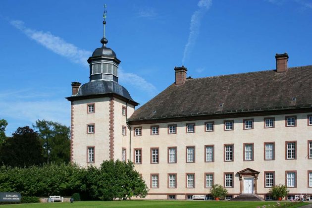Schloss und Kloster Corvey bei Höxter an der Weser Schloss und Kloster Corvey bei Höxter an der Weser