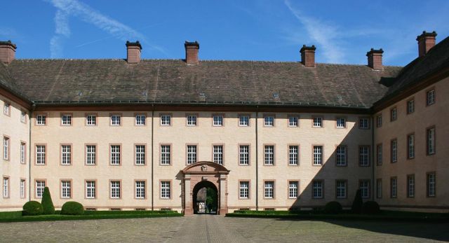 Das ehemalige Abtei-Gebäude - Schloss und kloster Corvey bei Höxter an der Weser Das ehemalige Abtei-Gebäude - Schloss und kloster Corvey bei Höxter an der Weser