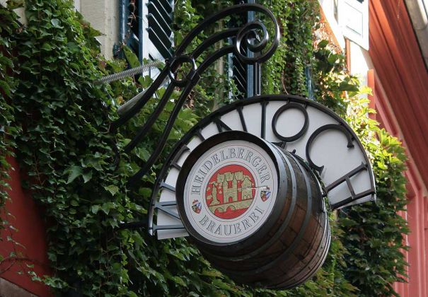 Heidelberg am Neckar - Studentenkneipen-Szene in der Altstadt Heidelberg am Neckar - Studentenkneipen-Szene in der Altstadt