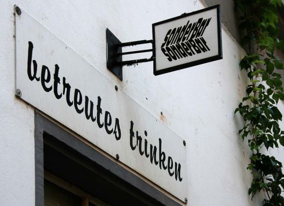 Heidelberg am Neckar - Studentenkneipen-Szene in der Altstadt Heidelberg am Neckar - Studentenkneipen-Szene in der Altstadt