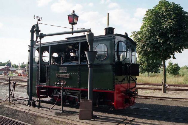Die Kastenlok Plettenberg - Wassernehmen am Bahnhof Bruchhausen-Vilsen Die Kastenlok Plettenberg - Wassernehmen am Bahnhof Bruchhausen-Vilsen