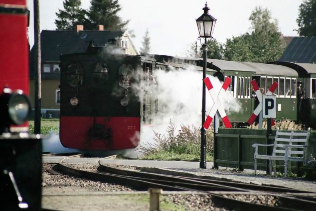 Der Museumszug mit der Kastenlok Plettenberg erreicht Bruchhusen-Vilsen Der Museumszug mit der Kastenlok Plettenberg erreicht Bruchhusen-Vilsen