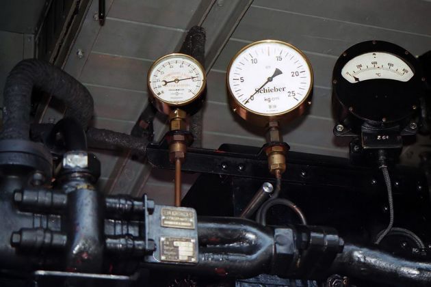Kastenlok Plettenberg - Manometer auf dem Führerstand Kastenlok Plettenberg - Manometer auf dem Führerstand