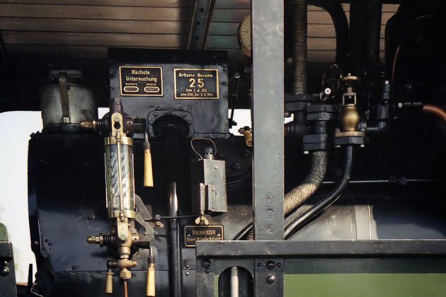 Kastenlok Plettenberg - Lokschilder und Wasserstands-Glas Kastenlok Plettenberg - Lokschilder und Wasserstands-Glas