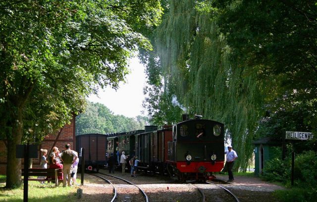 Die Kastenlok Plettenberg am Haltepunkt Heiligenberg an der Bundesstrasse 6 zwischen Nienburg/Weser und Syke Die Kastenlok Plettenberg am Haltepunkt Heiligenberg an der Bundesstrasse 6 zwischen Nienburg/Weser und Syke