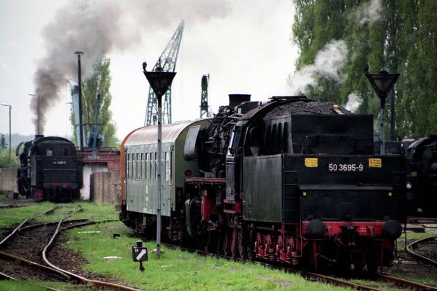 Traditionsbahnbetriebswerk Staßfurt -  - die Dampflokomotive 50 3695