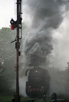 Traditionsbahnbetriebswerk Staßfurt - die schwere Güterzug-Dampflokomotive 44 1486 unter Volldampf Traditionsbahnbetriebswerk Staßfurt - die schwere Güterzug-Dampflokomotive 44 1486 unter Volldampf
