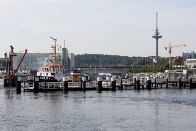 Schlepper auf der Förde in Kiel