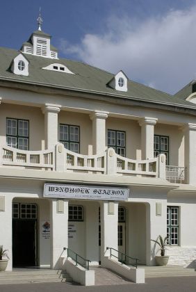 Windhoek Station, das historische Bahnhofsgebäude aus deutscher Kolonialzeit in Windhoek
