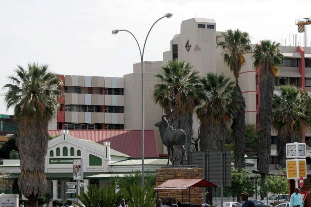 Die Kudu Statue vor dem High Court an der Ecke Independence Avenue und John Meinert Street - Windhoek