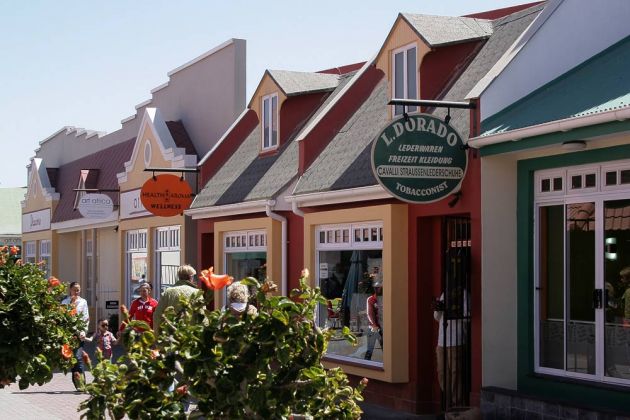 Einkaufsmeile im historischen Zentrum von Swakopmund Einkaufsmeile im historischen Zentrum von Swakopmund