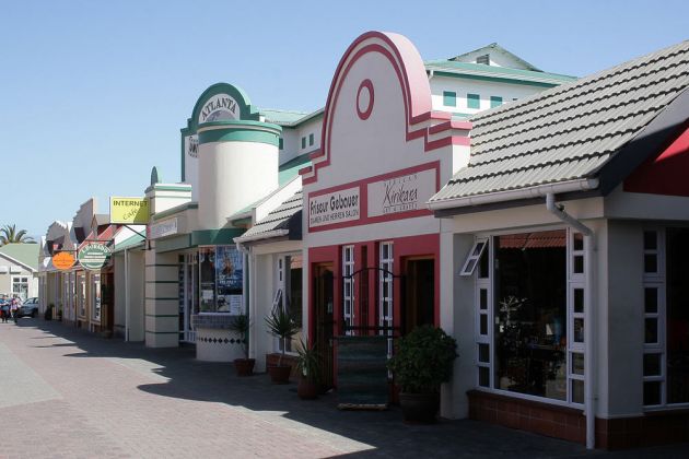 Einkaufsmeile im historischen Zentrum von Swakopmund Einkaufsmeile im historischen Zentrum von Swakopmund
