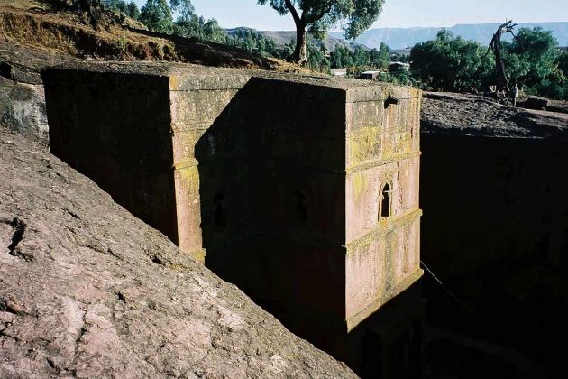 Die kreuzförmige Felsenkirche Beta Gyorgis -  Lalibela in Äthiopien