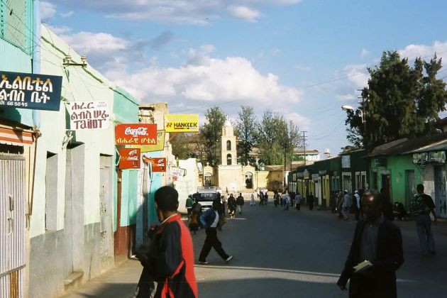 1st Street mit Feres Megala und Medhane Alem - Harar, Äthiopien