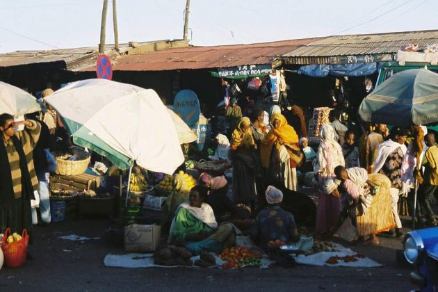 Markt in Harar vor dem Shoa Tor - Äthiopien Markt in Harar vor dem Shoa Tor - Äthiopien