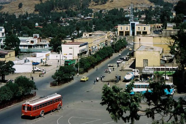 Gondar, die alte Kaiserstadt - Hauptstrasse und Piazza Gondar, die alte Kaiserstadt - Hauptstrasse und Piazza