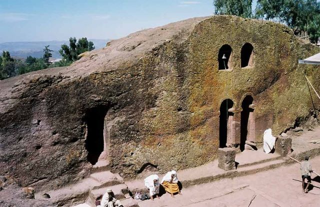 Bet Mariam - eine von zahlreichen Felsenkirchen von Lalibela Bet Mariam - eine von zahlreichen Felsenkirchen von Lalibela