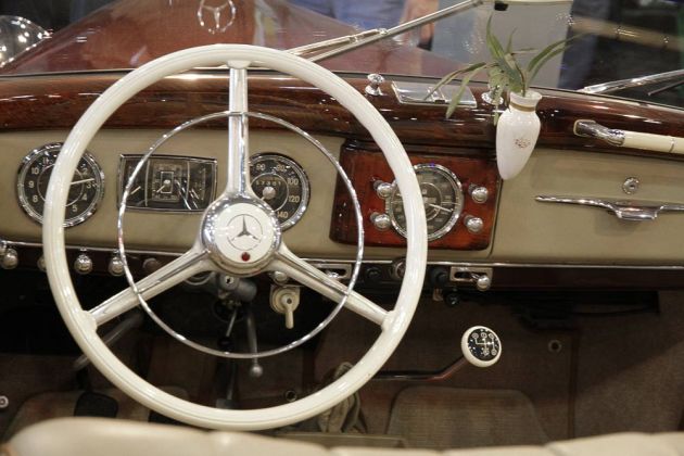 Mercedes Benz 170 S Cabriolet B, Bauzeit 1949 bis 1951 - das Lenkrad mit dem Armaturenbrett Mercedes Benz 170 S Cabriolet B, Bauzeit 1949 bis 1951 - das Lenkrad mit dem Armaturenbrett