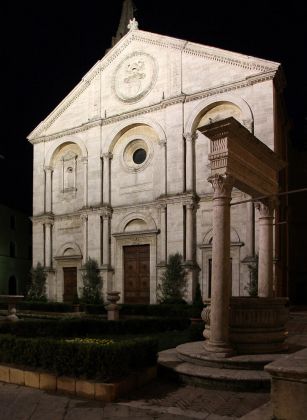 Urlaub in der Toskana - Pienza, der Dom Santa Maria Assunta bei Nacht