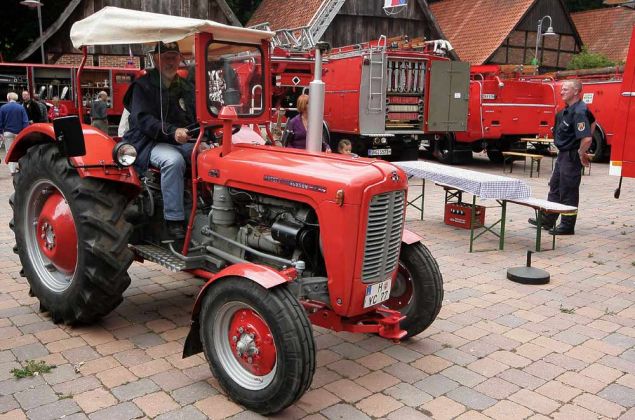 Ackerschlepper Oldtimer - Massey Ferguson 35 Ackerschlepper Ackerschlepper Oldtimer - Massey Ferguson 35 Ackerschlepper