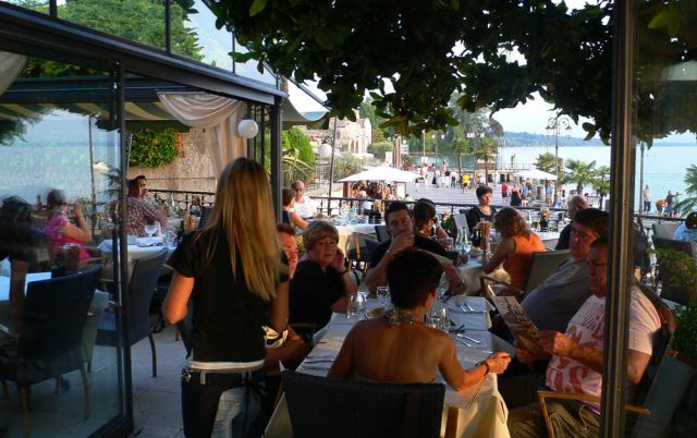 Lazise am Gardasee - Cafè Restaurant Classique an der Uferpromenade Lungolago Marconi