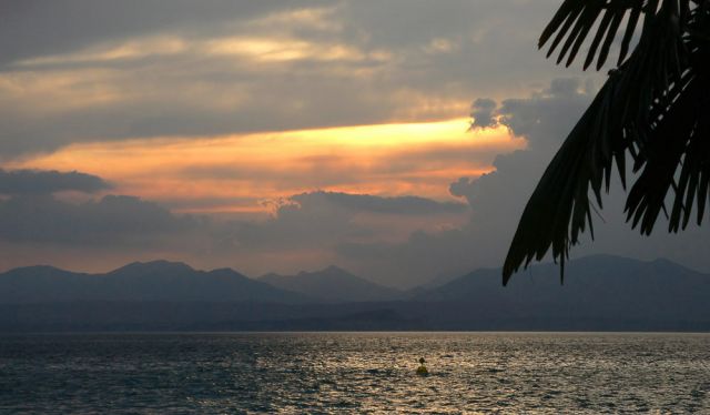 Lazise am Gardasee - Wetter- und Wolkenstimmungen zum Sonnenuntergang über dem Gardasee Lazise am Gardasee - Wetter- und Wolkenstimmungen zum Sonnenuntergang über dem Gardasee