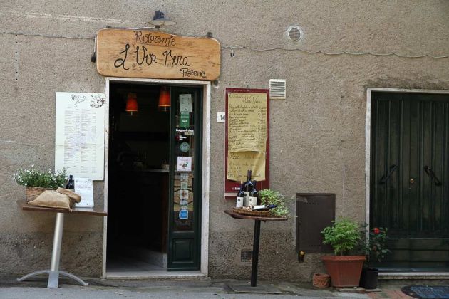 Urlaub in der Toskana - In den Gassen des berühmten Weindorfes Bolgheri bei San Vinzenzo