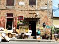 Urlaub in der Toskana - In den Gassen des berühmten Weindorfes Bolgheri bei San Vincenzo