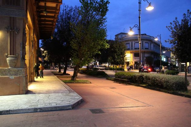 Urlaub in der Toskana - Montecatini Terme, zur blauen Stunde Urlaub in der Toskana - Montecatini Terme, zur blauen Stunde