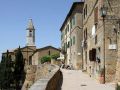 Urlaub in der Toskana - Pienza, die Altstadt mit dem Turm des Doms Santa Maria Assunta