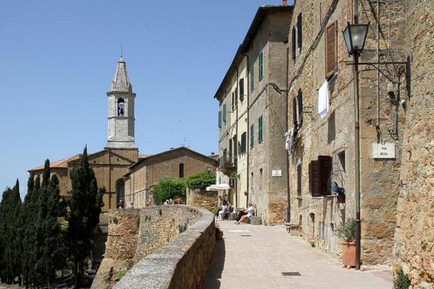 Urlaub in der Toskana - Pienza, die Altstadt mit dem Turm des Doms Santa Maria Assunta Urlaub in der Toskana - Pienza, die Altstadt mit dem Turm des Doms Santa Maria Assunta