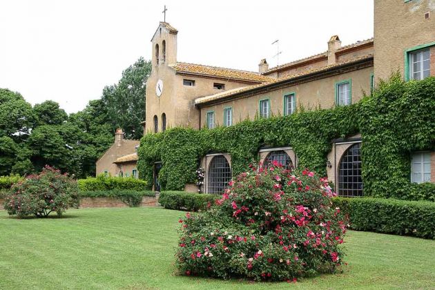 San Guido, Oratorium mit Kirche aus dem Jahre 1703 bei Bolgheri San Guido, Oratorium mit Kirche aus dem Jahre 1703 bei Bolgheri