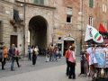 Lucca, Via dell Amfiteatro, das Tor zur Piazza