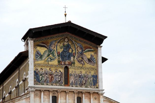 Urlaub in der Toskana - Lucca, Mosaikfassade Kirche San Frediano