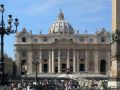 Der Petersplatz mit dem Vatikanischen Obelisk und dem Petersdom, der Basilica di San Pedro im Vatikan, 