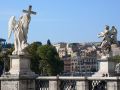 Die Engelsbrücke über den Tiber mit den Marmorstatuen - Rom