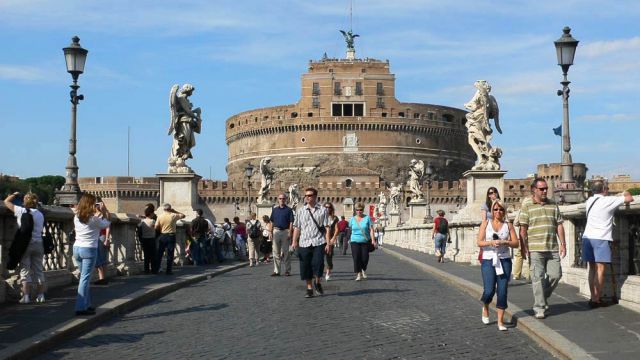 Die Engelsbrücke über den Tiber und die Engelsburg - Rom Die Engelsbrücke über den Tiber und die Engelsburg - Rom