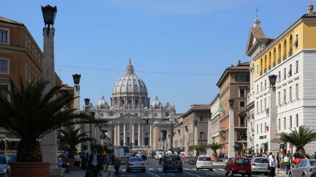 die Via della Conciliazione und der Petersdom im Vatikan die Via della Conciliazione und der Petersdom im Vatikan